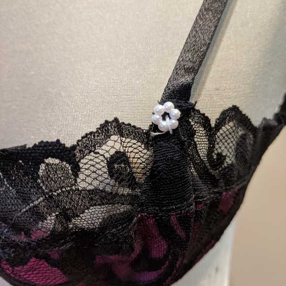 Purple black lace Victoria secret Gold label bra - Picture 5 of 10